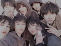 18岁以下禁止看的打扑克视频